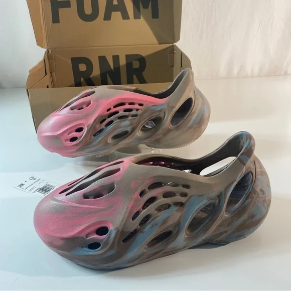 Yeezy Foam RNR MX Sand Size 9 NEW In Box Foam Runners going out now? Yeezy Foam RNR  main image 4
